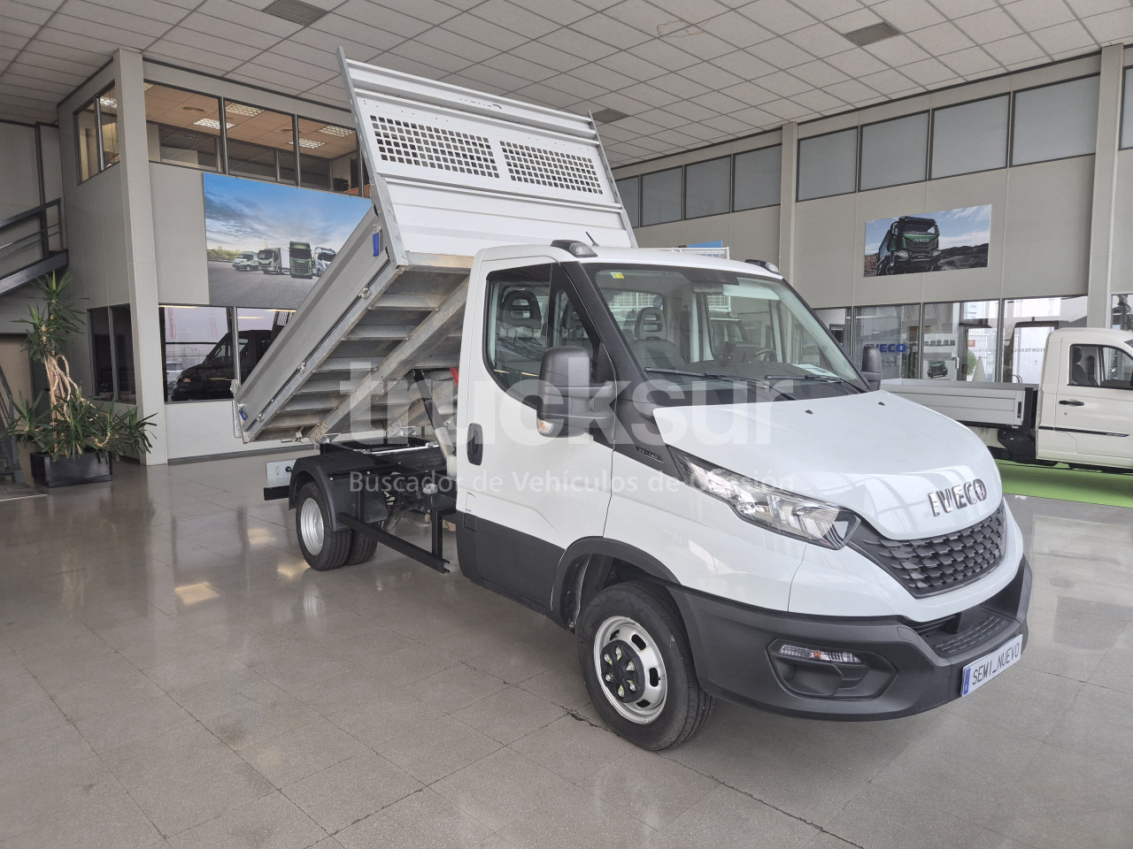 IVECO DAILY 35C14H - Van jungkit: gambar 2 IVECO DAILY 35C14H - Van jungkit: gambar 2