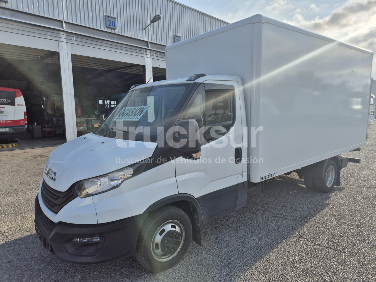 IVECO DAILY 35C16H - Van box: gambar 1 IVECO DAILY 35C16H - Van box: gambar 1