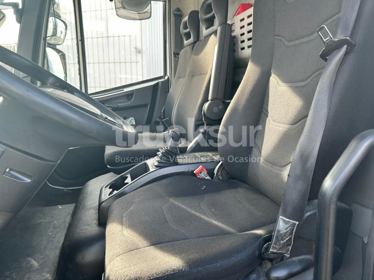 IVECO EUROCARGO ML160-250 - Truk dengan terpal samping: gambar 4 IVECO EUROCARGO ML160-250 - Truk dengan terpal samping: gambar 4