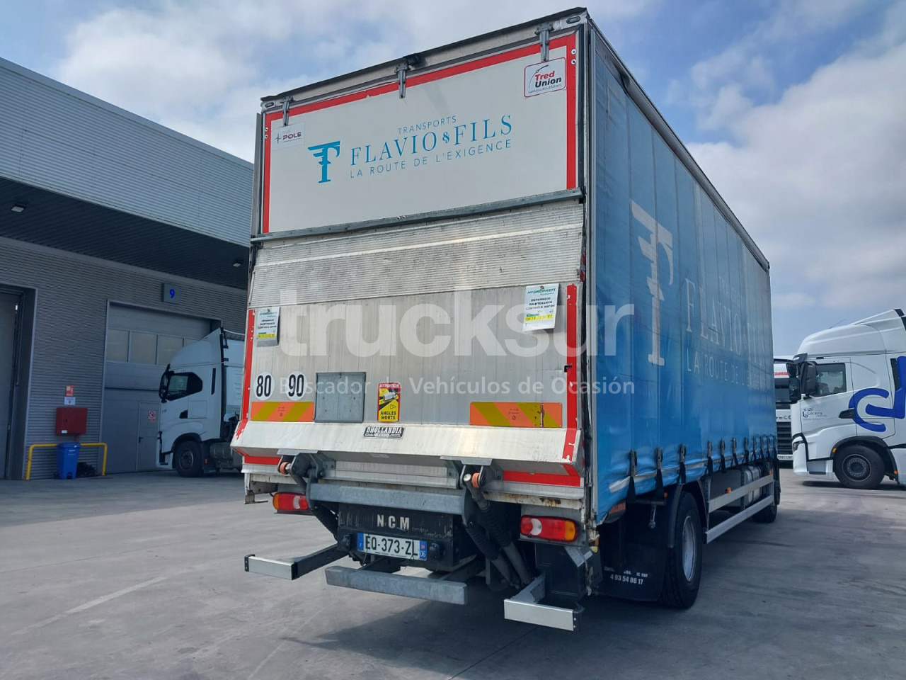IVECO EUROCARGO ML160-250 - Truk dengan terpal samping: gambar 3 IVECO EUROCARGO ML160-250 - Truk dengan terpal samping: gambar 3