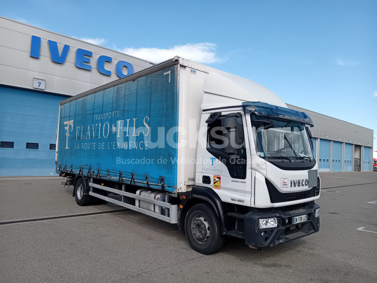 IVECO EUROCARGO ML160-250 - Truk dengan terpal samping: gambar 1 IVECO EUROCARGO ML160-250 - Truk dengan terpal samping: gambar 1