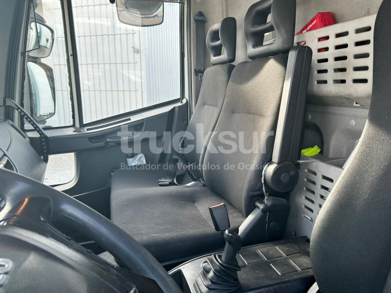 IVECO EUROCARGO ML160-250 - Truk dengan terpal samping: gambar 5 IVECO EUROCARGO ML160-250 - Truk dengan terpal samping: gambar 5
