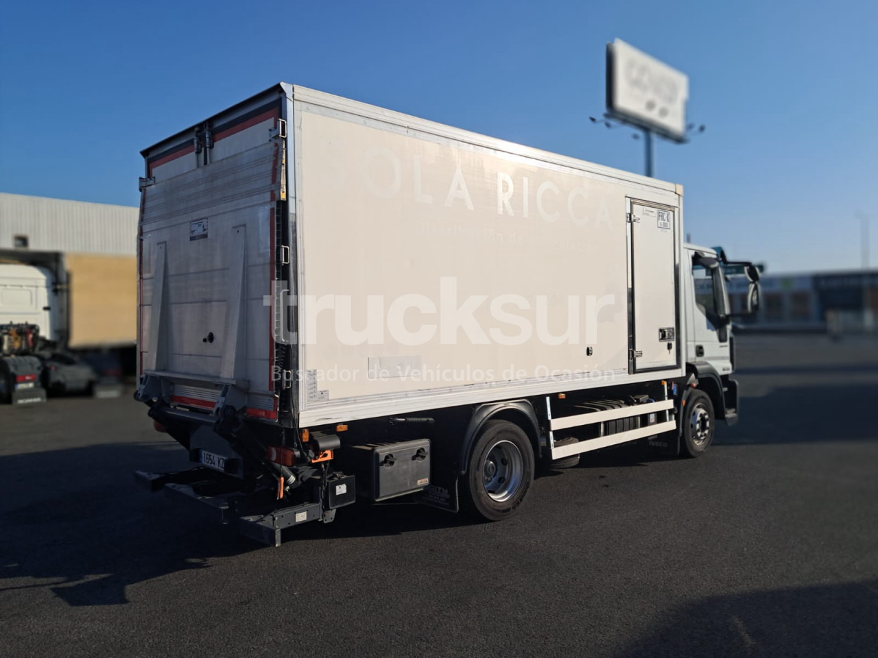 IVECO ML10E22 FRC-X - Truk box: gambar 3 IVECO ML10E22 FRC-X - Truk box: gambar 3