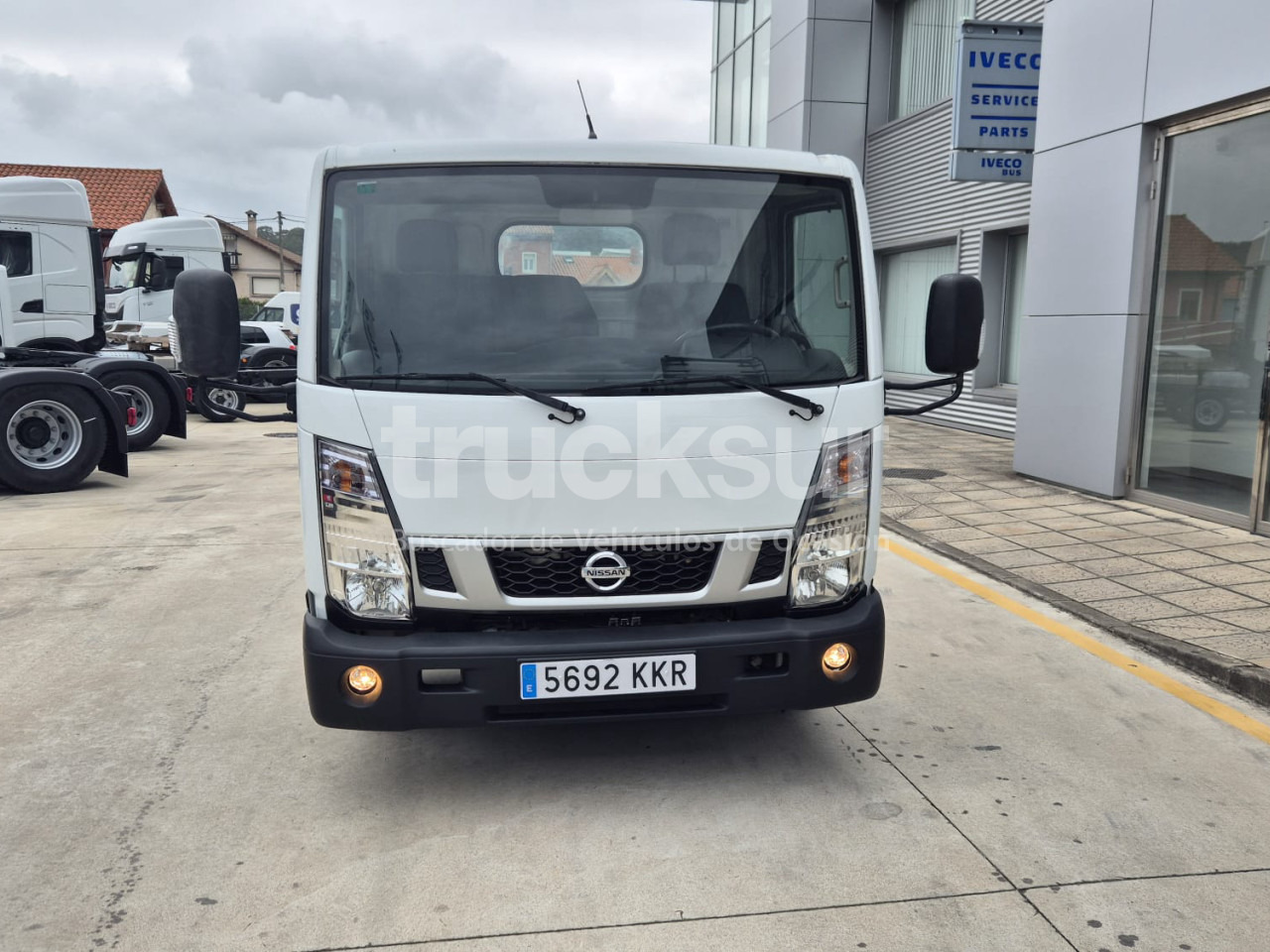 NISSAN NT 400 - Truk sasis: gambar 3 NISSAN NT 400 - Truk sasis: gambar 3