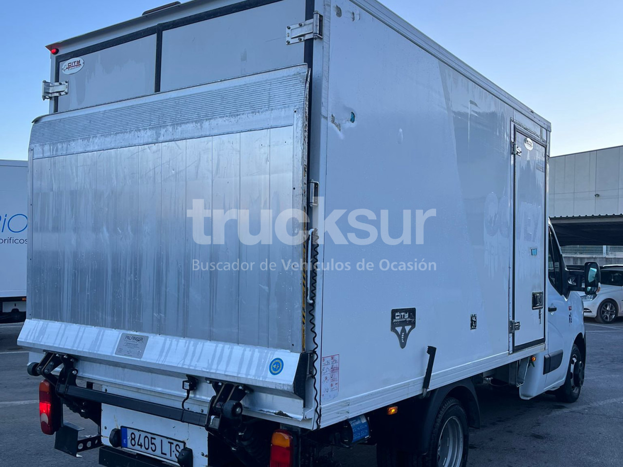 RENAULT 165.35 FRC-X P/E - Van box: gambar 3 RENAULT 165.35 FRC-X P/E - Van box: gambar 3