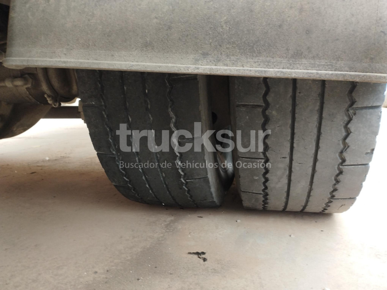 Truk dengan terpal samping RENAULT 270 16C: gambar 12 Truk dengan terpal samping RENAULT 270 16C: gambar 12