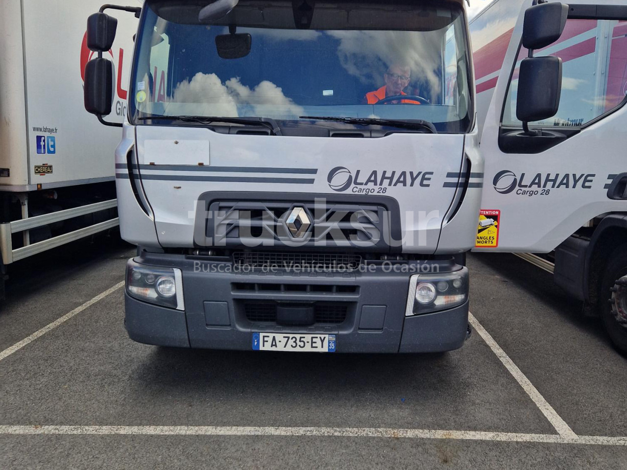 RENAULT D320.26 - Truk dengan terpal samping: gambar 2 RENAULT D320.26 - Truk dengan terpal samping: gambar 2