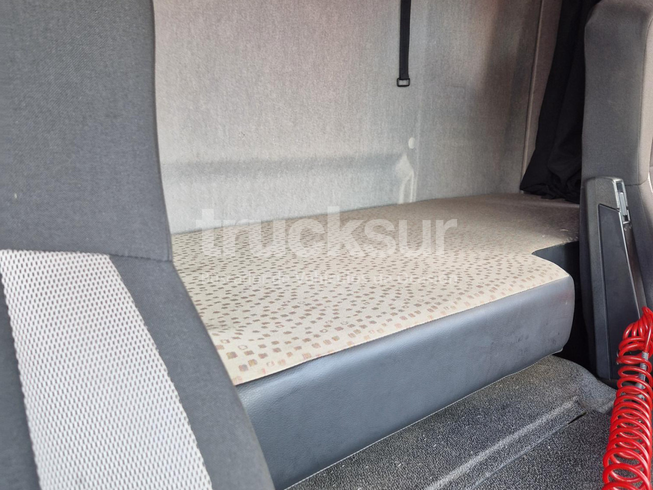 RENAULT D320.26 - Truk dengan terpal samping: gambar 4 RENAULT D320.26 - Truk dengan terpal samping: gambar 4