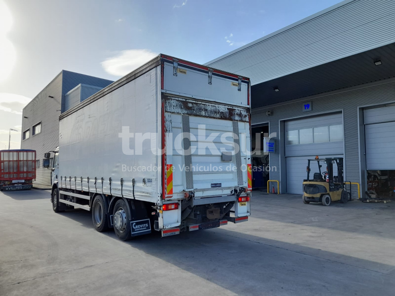 RENAULT D320.26 ejes 6x2*4 - Truk dengan terpal samping: gambar 4 RENAULT D320.26 ejes 6x2*4 - Truk dengan terpal samping: gambar 4