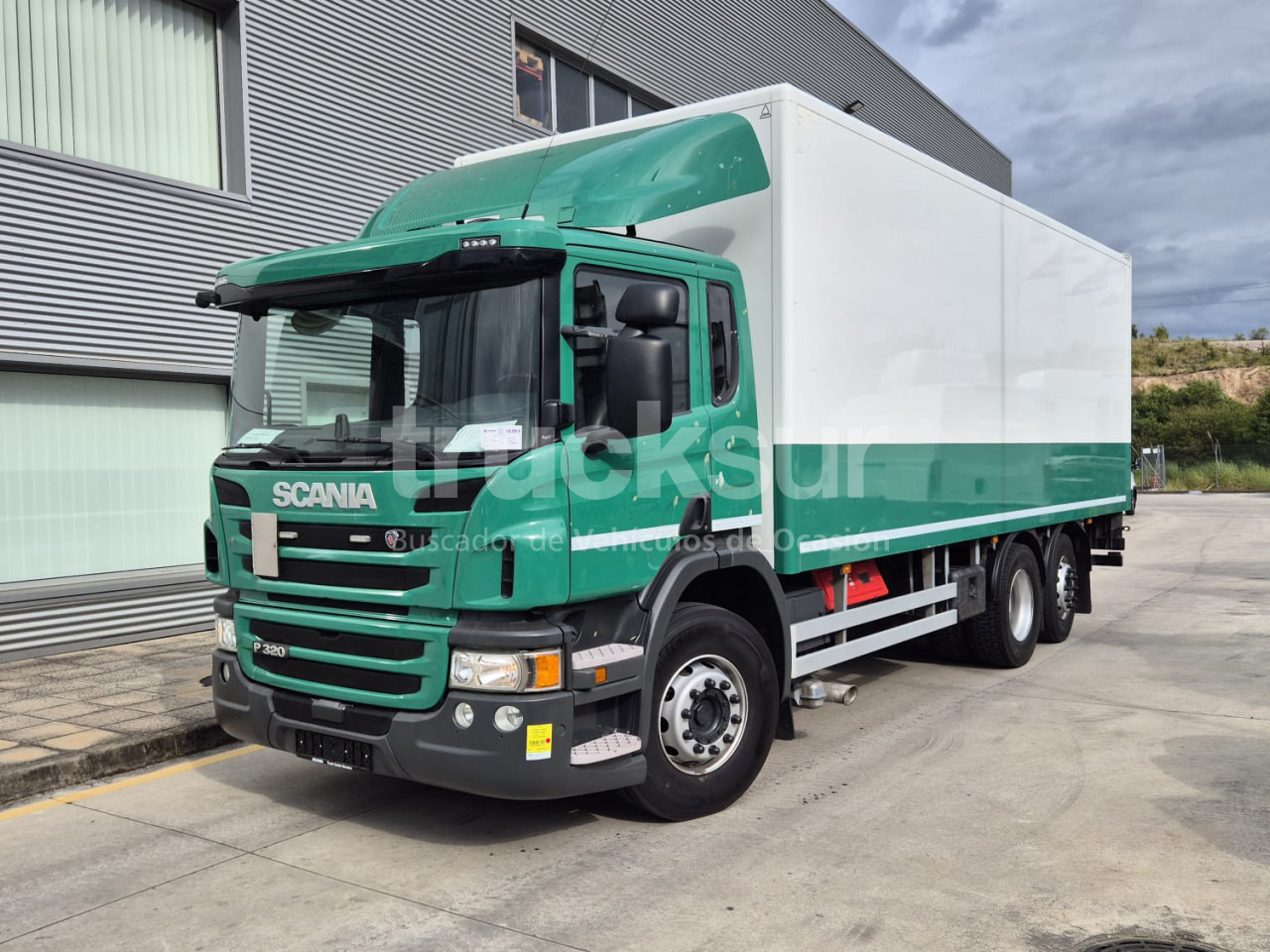 SCANIA P320.26 ejes 6x2*4 - Truk box: gambar 1 SCANIA P320.26 ejes 6x2*4 - Truk box: gambar 1