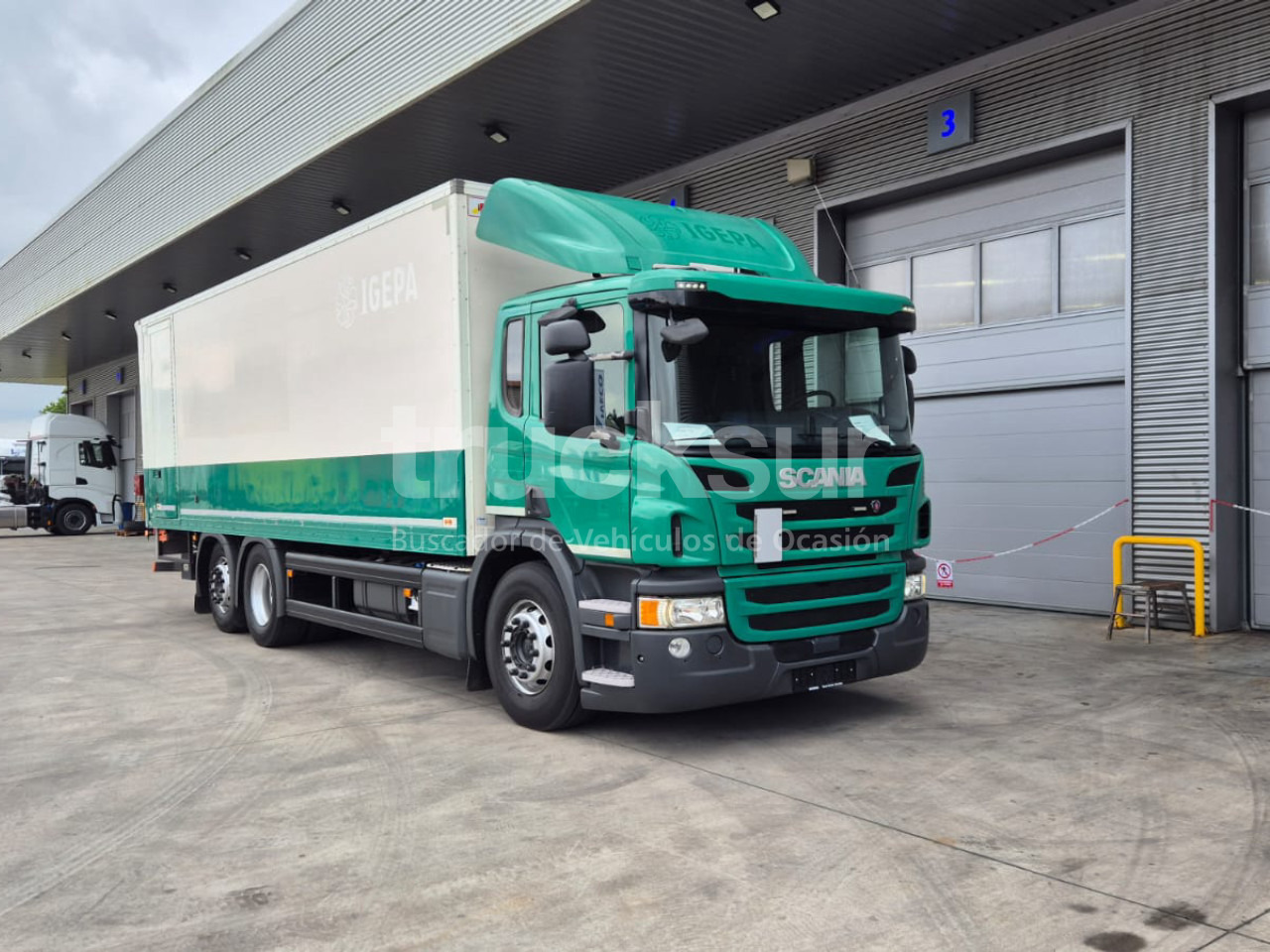 SCANIA P320.26 ejes 6x2*4 - Truk dengan terpal samping: gambar 2 SCANIA P320.26 ejes 6x2*4 - Truk dengan terpal samping: gambar 2