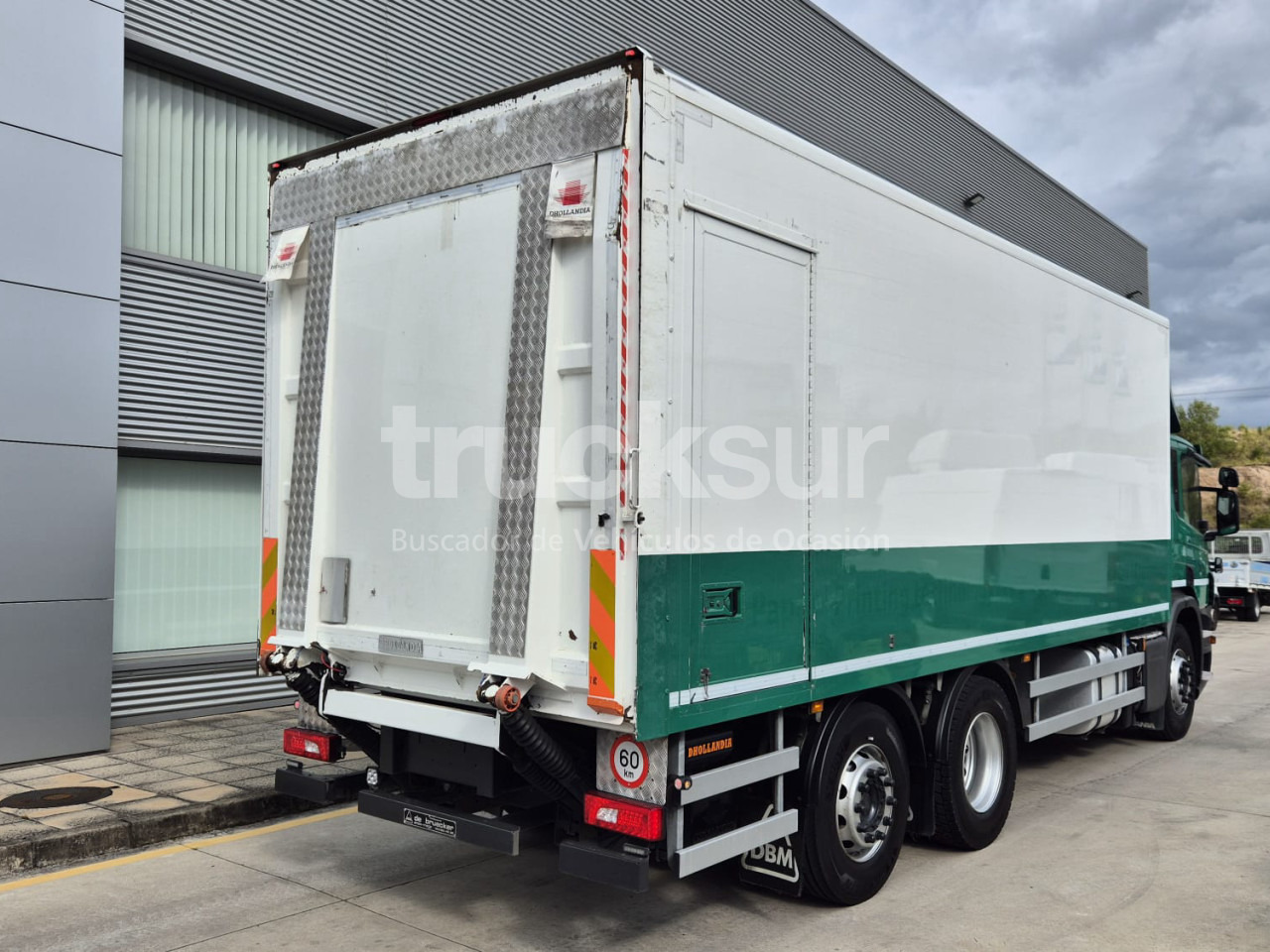 SCANIA P320.26 ejes 6x2*4 - Truk box: gambar 4 SCANIA P320.26 ejes 6x2*4 - Truk box: gambar 4