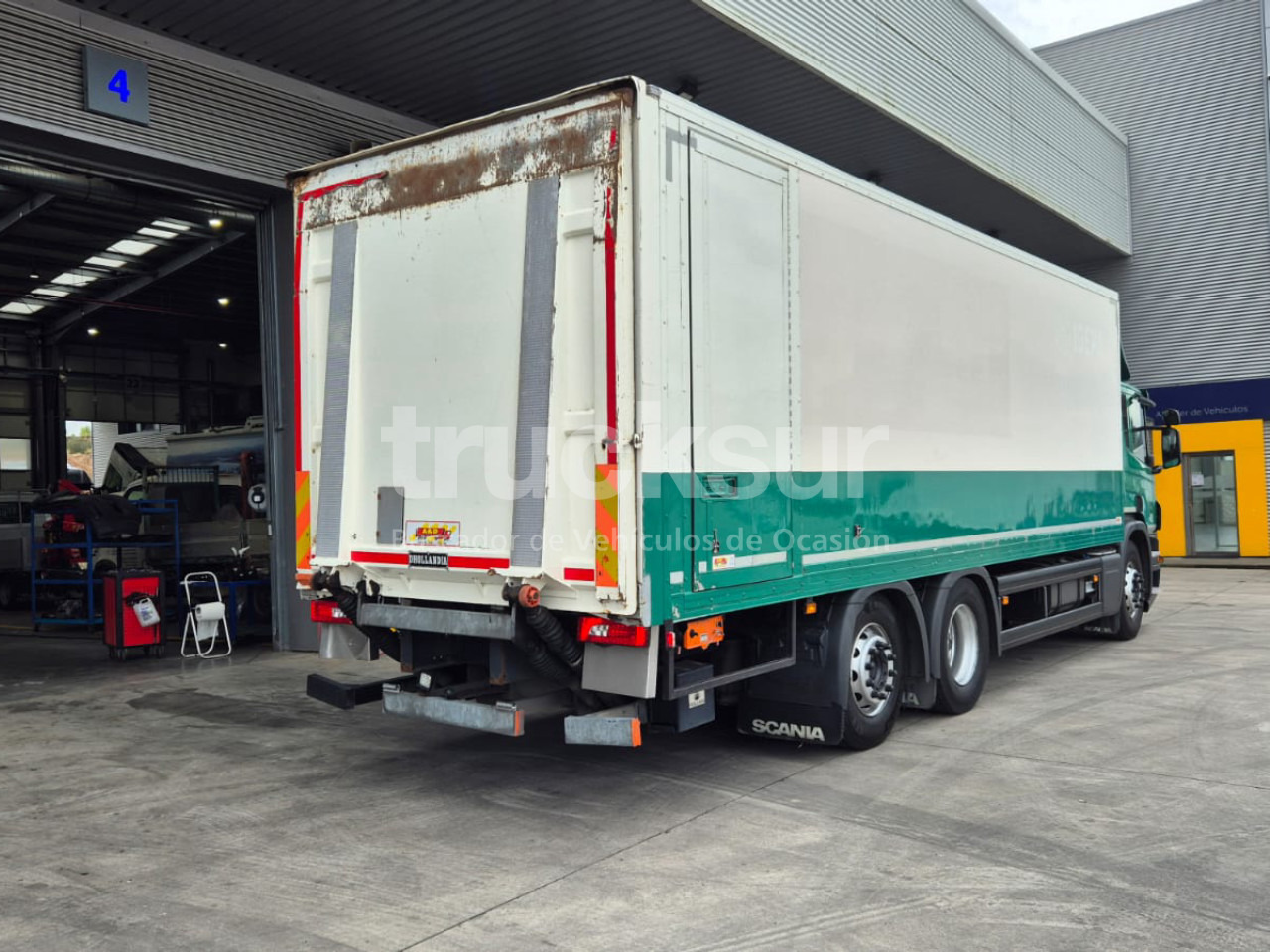 SCANIA P320.26 ejes 6x2*4 - Truk dengan terpal samping: gambar 3 SCANIA P320.26 ejes 6x2*4 - Truk dengan terpal samping: gambar 3