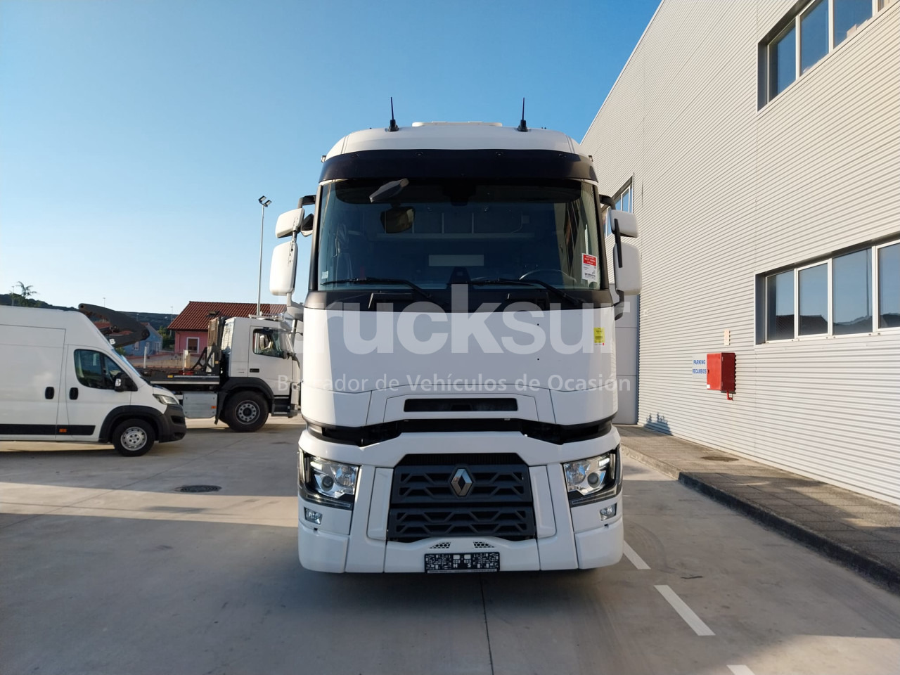 RENAULT T520 HIGH SLEEPER CAB - Tractor head: gambar 1 RENAULT T520 HIGH SLEEPER CAB - Tractor head: gambar 1