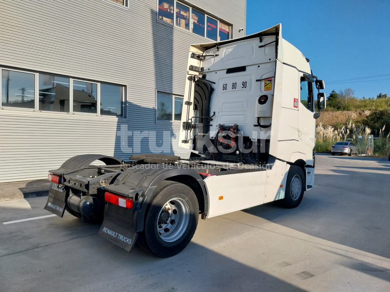 RENAULT T520 HIGH SLEEPER CAB - Tractor head: gambar 5 RENAULT T520 HIGH SLEEPER CAB - Tractor head: gambar 5