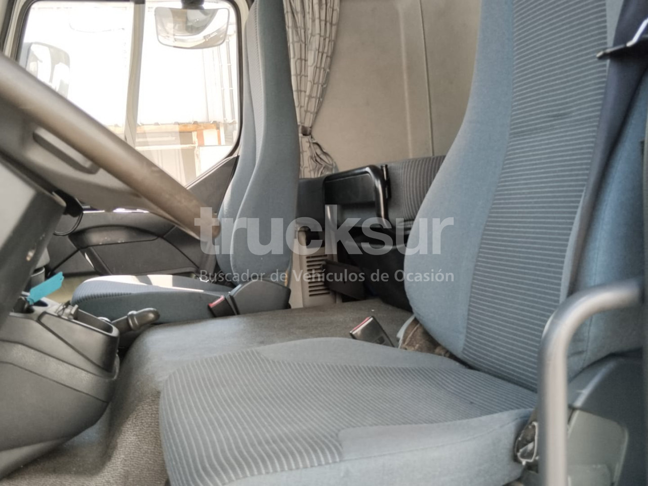 VOLVO FL290 - Truk berpendingin: gambar 3 VOLVO FL290 - Truk berpendingin: gambar 3