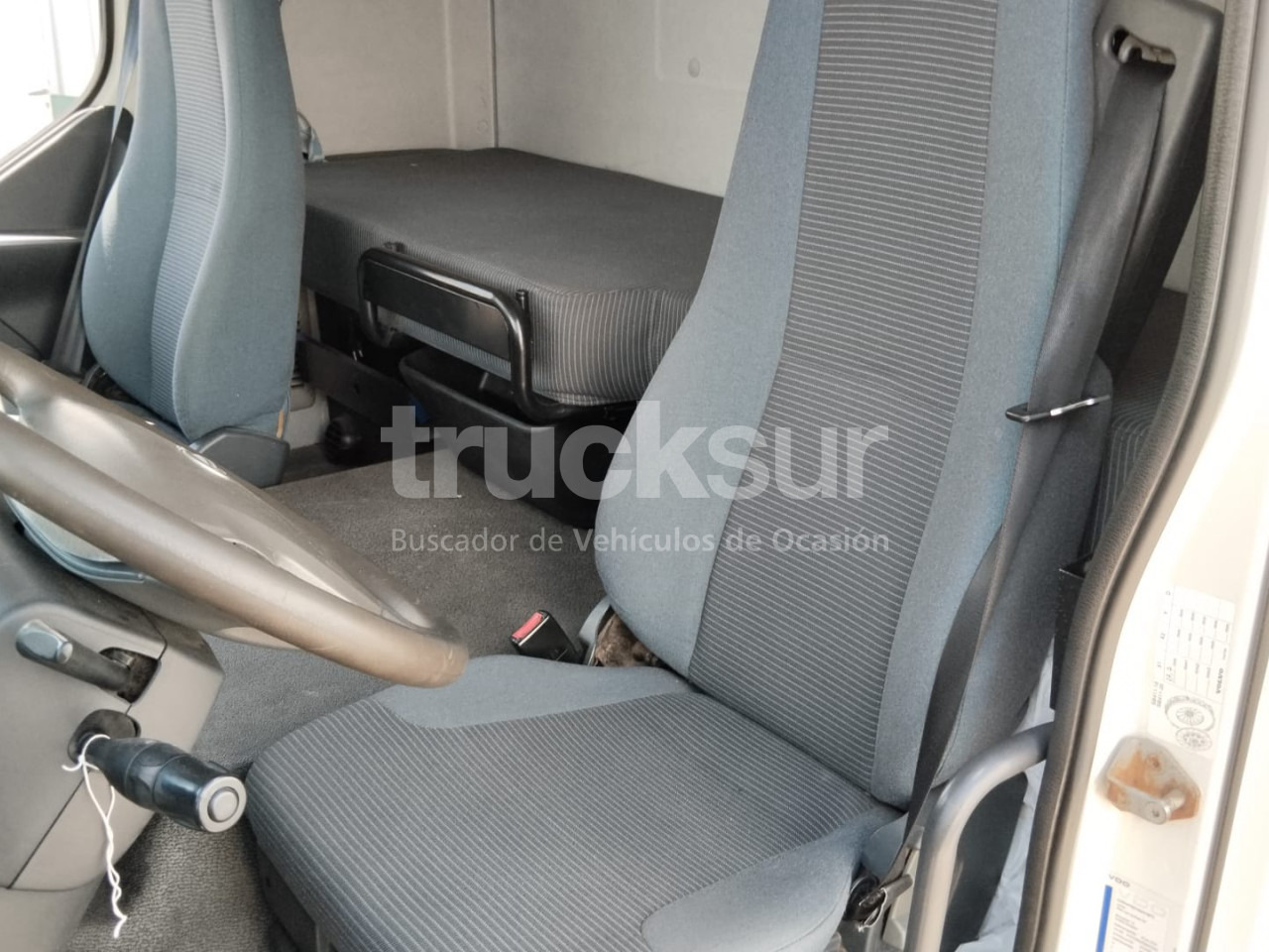 VOLVO FL290 - Truk berpendingin: gambar 4 VOLVO FL290 - Truk berpendingin: gambar 4