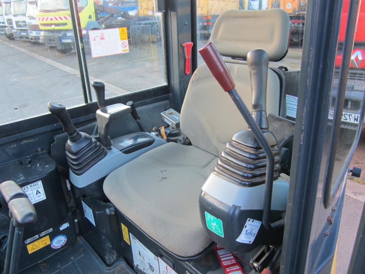 Ekskavator mini Komatsu PC26MR-3: gambar 10