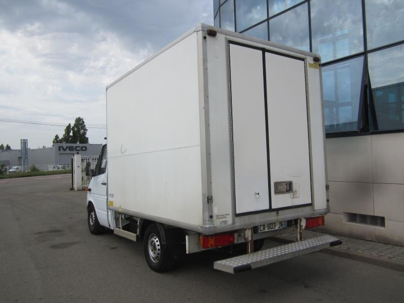 Mercedes 308D - Van berpendingin: gambar 3 Mercedes 308D - Van berpendingin: gambar 3