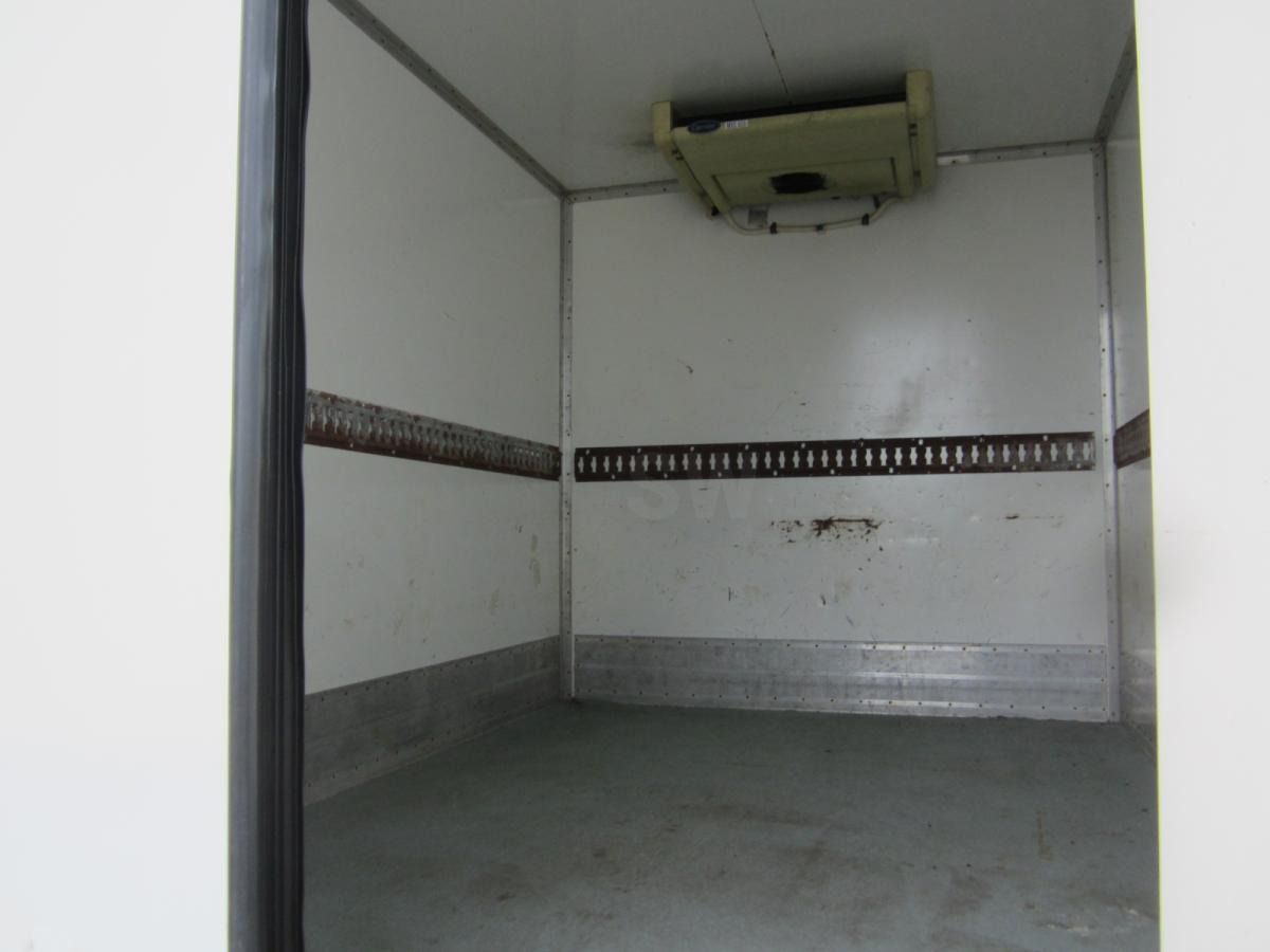 Mercedes 308D - Van berpendingin: gambar 4 Mercedes 308D - Van berpendingin: gambar 4