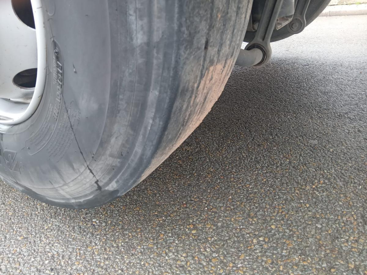 Mercedes Actros 2532 - Truk flatbed: gambar 5 Mercedes Actros 2532 - Truk flatbed: gambar 5