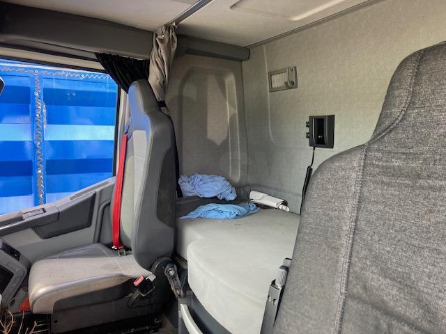 Truk jungkit, Truk derek Renault C-Series 460: gambar 15