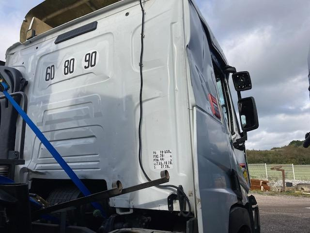 Truk jungkit, Truk derek Renault C-Series 460: gambar 13