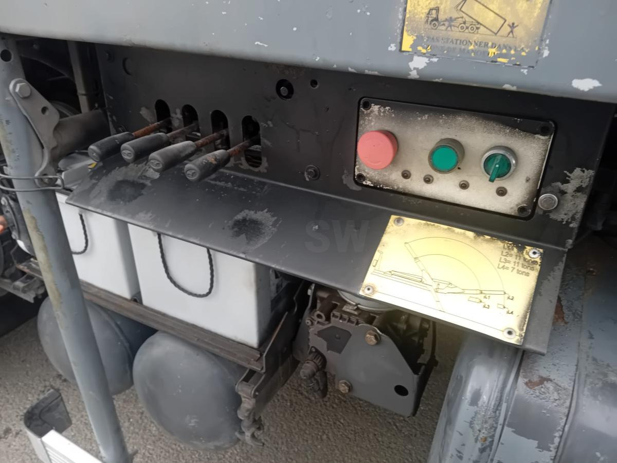 Renault Kerax 430 DXI - Truk skip loader: gambar 5 Renault Kerax 430 DXI - Truk skip loader: gambar 5