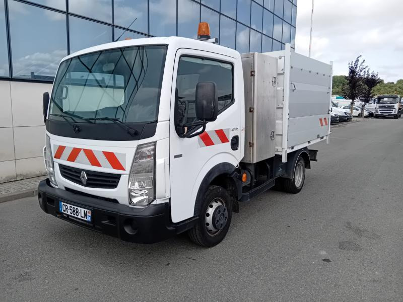 Renault Maxity 120 DXI - Van jungkit: gambar 1 Renault Maxity 120 DXI - Van jungkit: gambar 1