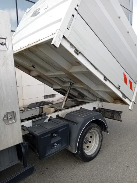 Renault Maxity 120 DXI - Van jungkit: gambar 2 Renault Maxity 120 DXI - Van jungkit: gambar 2