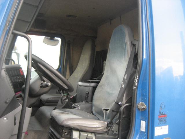 Interior photo 1: Truk dengan terpal samping Renault Midlum 180 Interior photo 1: Truk dengan terpal samping Renault Midlum 180