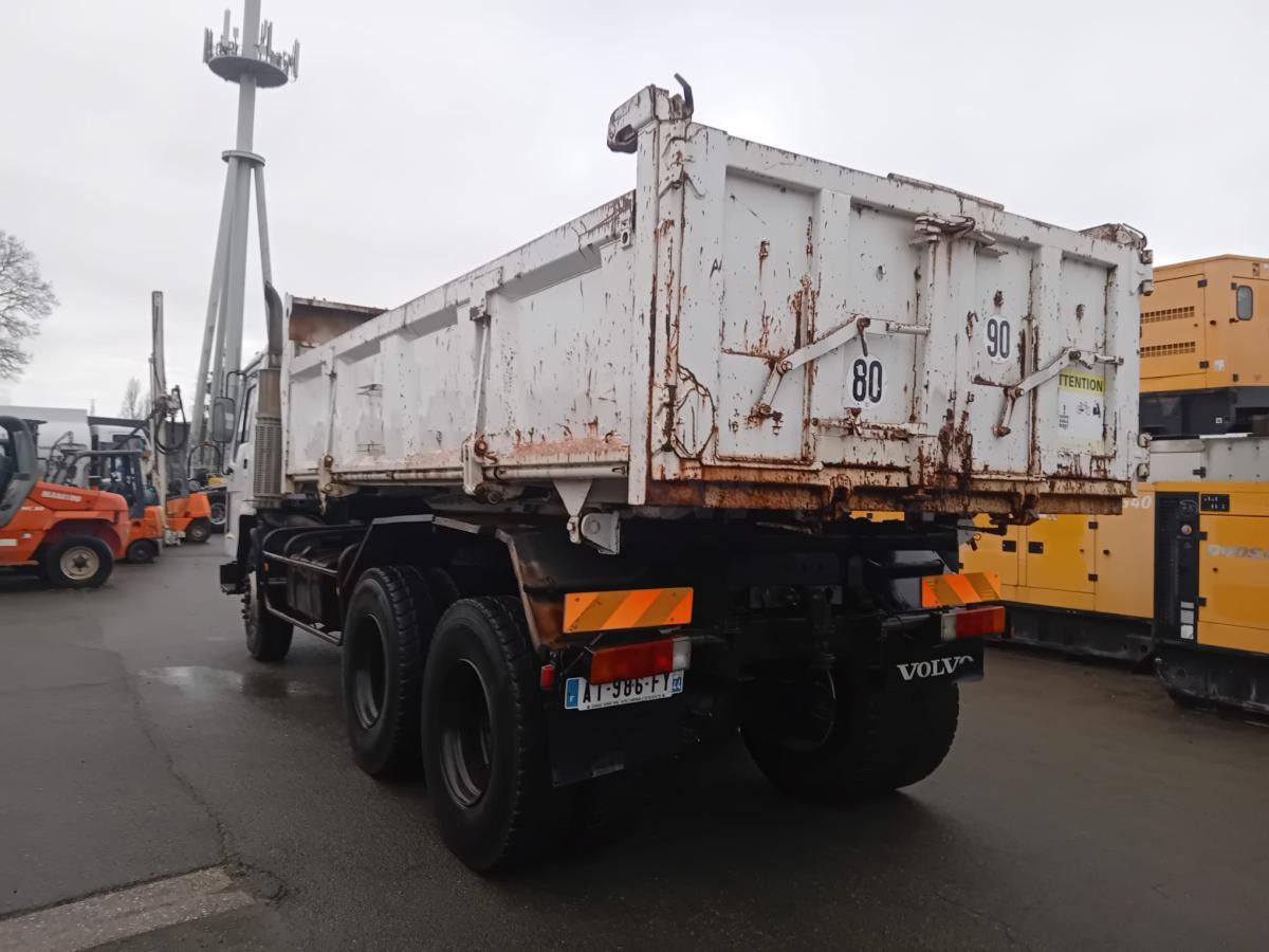 Volvo FL 10 - Truk jungkit: gambar 2 Volvo FL 10 - Truk jungkit: gambar 2