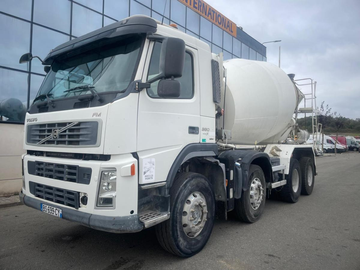 Volvo FM 380 - Truk pengaduk beton: gambar 2 Volvo FM 380 - Truk pengaduk beton: gambar 2