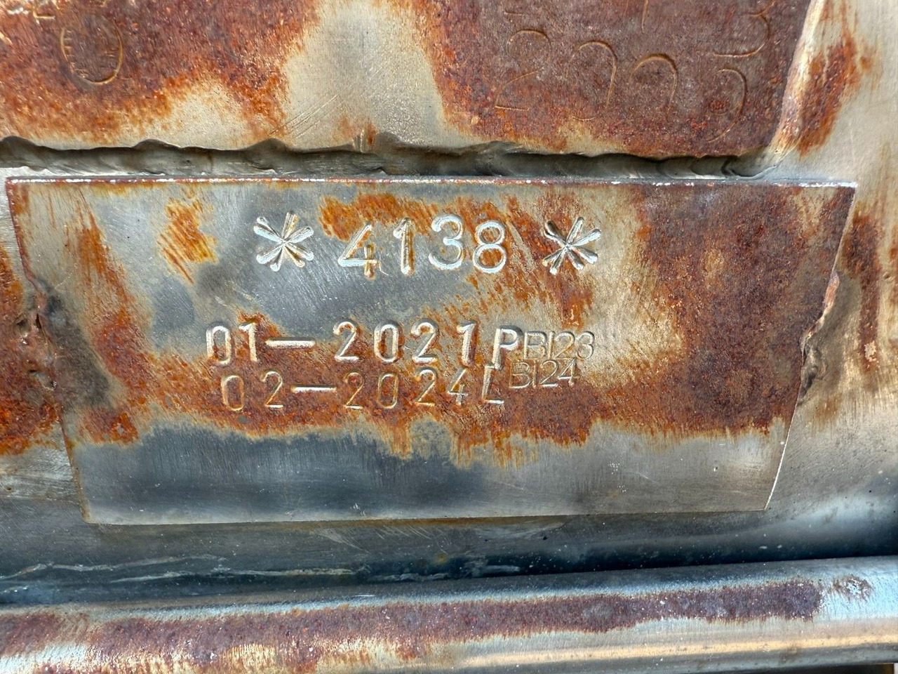 Burg 3 axle 3 compartments 32.200 L ADR - Semi-trailer tangki: gambar 4 Burg 3 axle 3 compartments 32.200 L ADR - Semi-trailer tangki: gambar 4