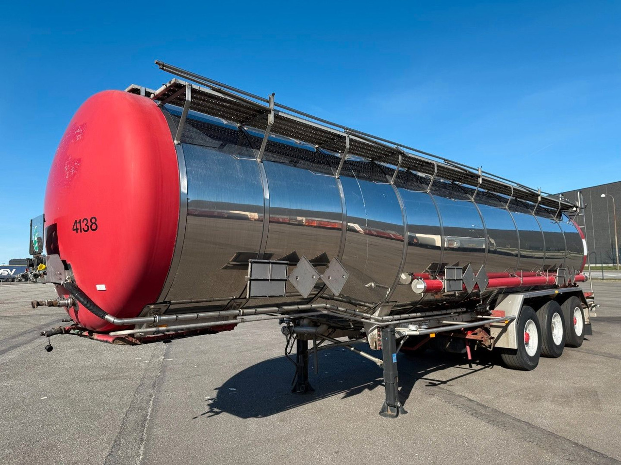 Burg 3 compartments 32.200 L ADR - Semi-trailer tangki: gambar 1 Burg 3 compartments 32.200 L ADR - Semi-trailer tangki: gambar 1