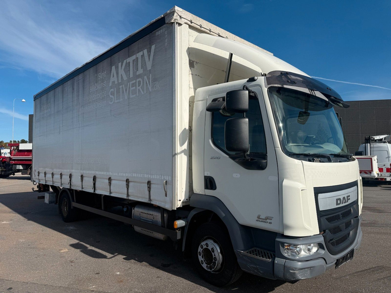 DAF LF 45 /220 4x2 Curtainsider and Taillift Euro 6 - Truk dengan terpal samping: gambar 2 DAF LF 45 /220 4x2 Curtainsider and Taillift Euro 6 - Truk dengan terpal samping: gambar 2