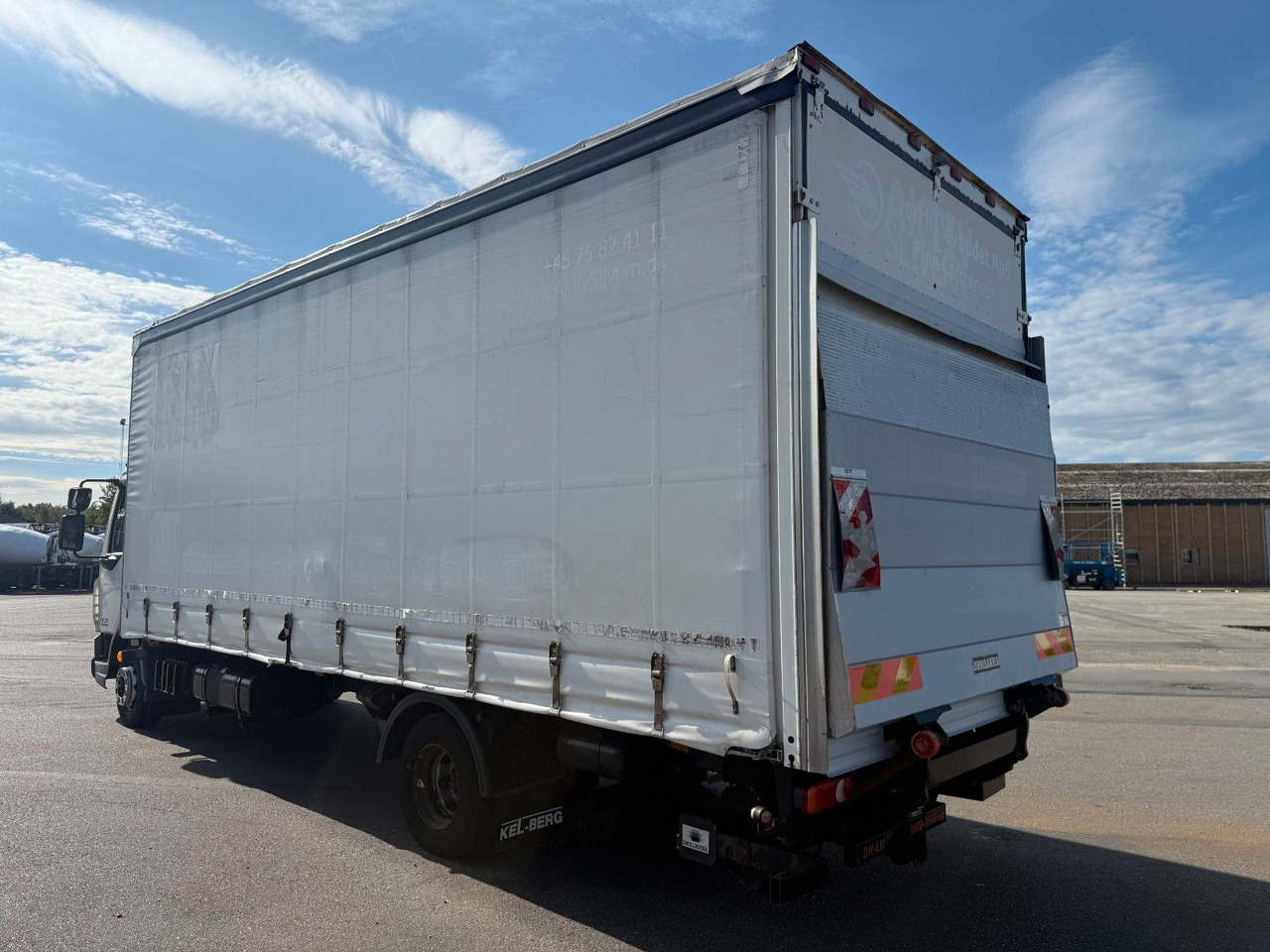 DAF LF 45 /220 4x2 Curtainsider and Taillift Euro 6 - Truk dengan terpal samping: gambar 4 DAF LF 45 /220 4x2 Curtainsider and Taillift Euro 6 - Truk dengan terpal samping: gambar 4
