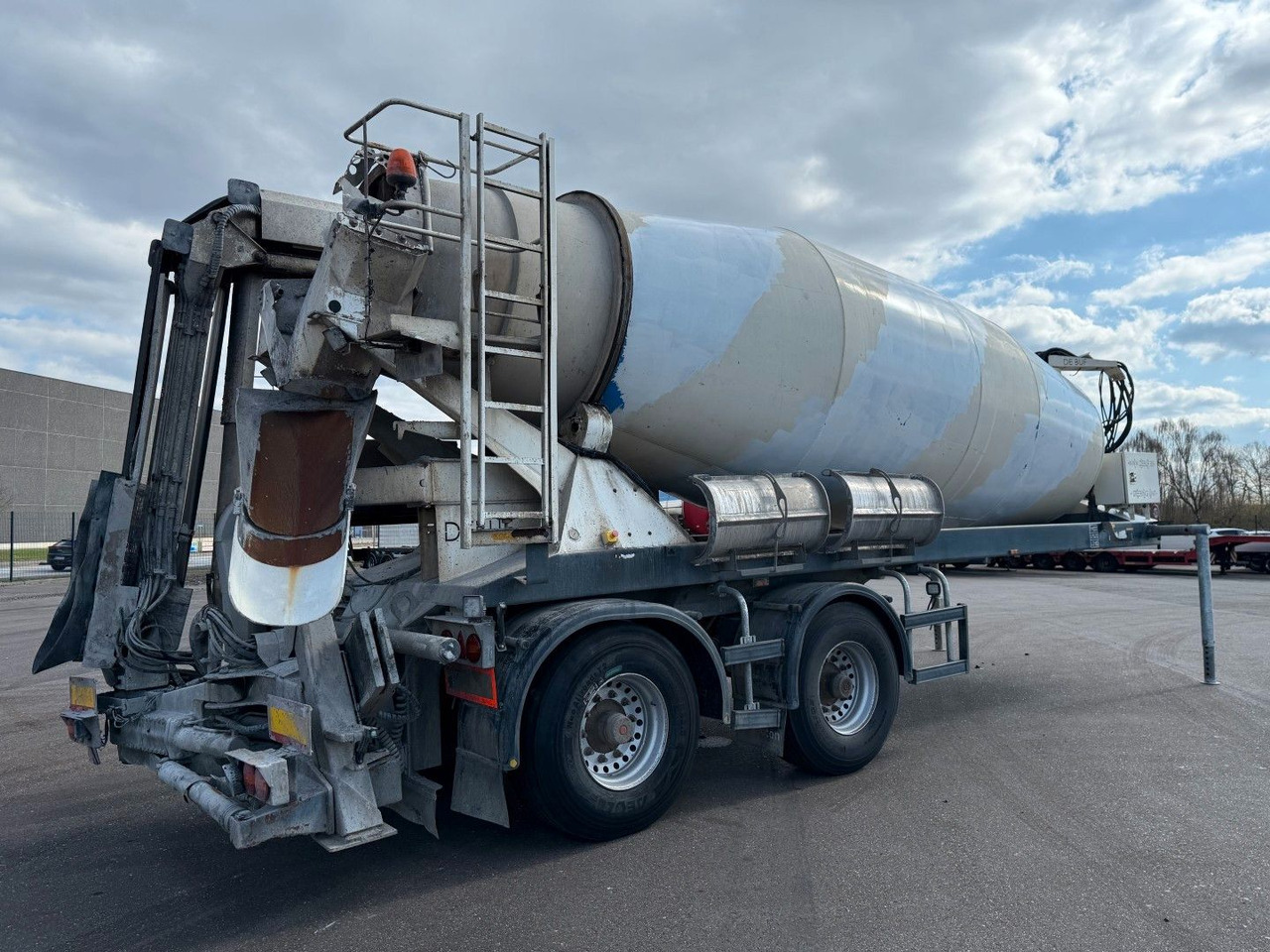 De Buf BM 12-36-2SPR w/ Belt Theam TSR15 / Beton - Semi-trailer mixer beton: gambar 4 De Buf BM 12-36-2SPR w/ Belt Theam TSR15 / Beton - Semi-trailer mixer beton: gambar 4