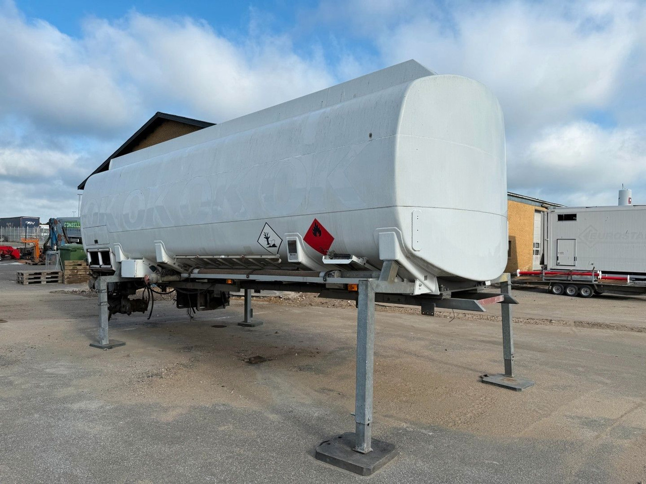 HMK Bilcon 23.800 L ADR Tank - Truk tangki: gambar 2 HMK Bilcon 23.800 L ADR Tank - Truk tangki: gambar 2