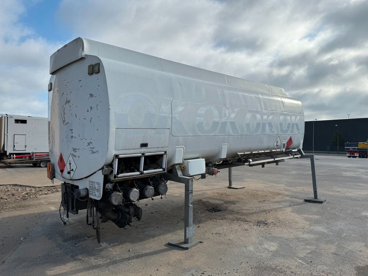 HMK Bilcon 23.800 L ADR Tank - Truk tangki: gambar 3 HMK Bilcon 23.800 L ADR Tank - Truk tangki: gambar 3