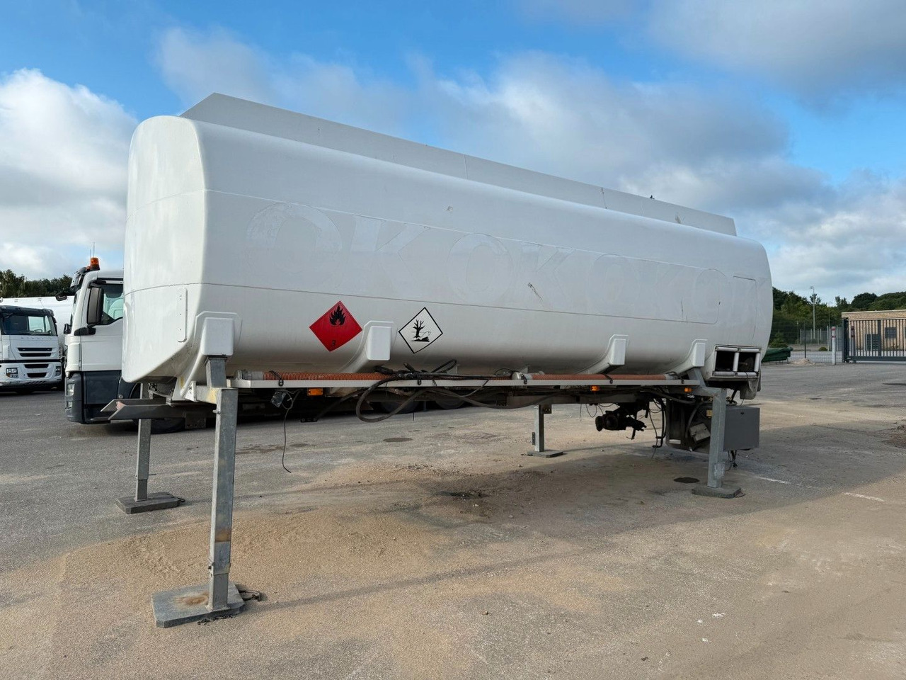 HMK Bilcon 23.800 L ADR Tank - Truk tangki: gambar 1 HMK Bilcon 23.800 L ADR Tank - Truk tangki: gambar 1