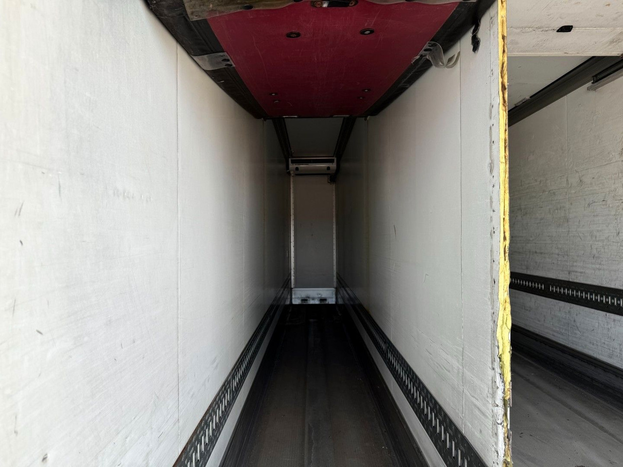 Truk berpendingin Iveco 180E32 Schmitz / Thermo King T-1200R Spectrum Iveco 180E32 Schmitz / Thermo King T-1200R Spectrum: gambar 13