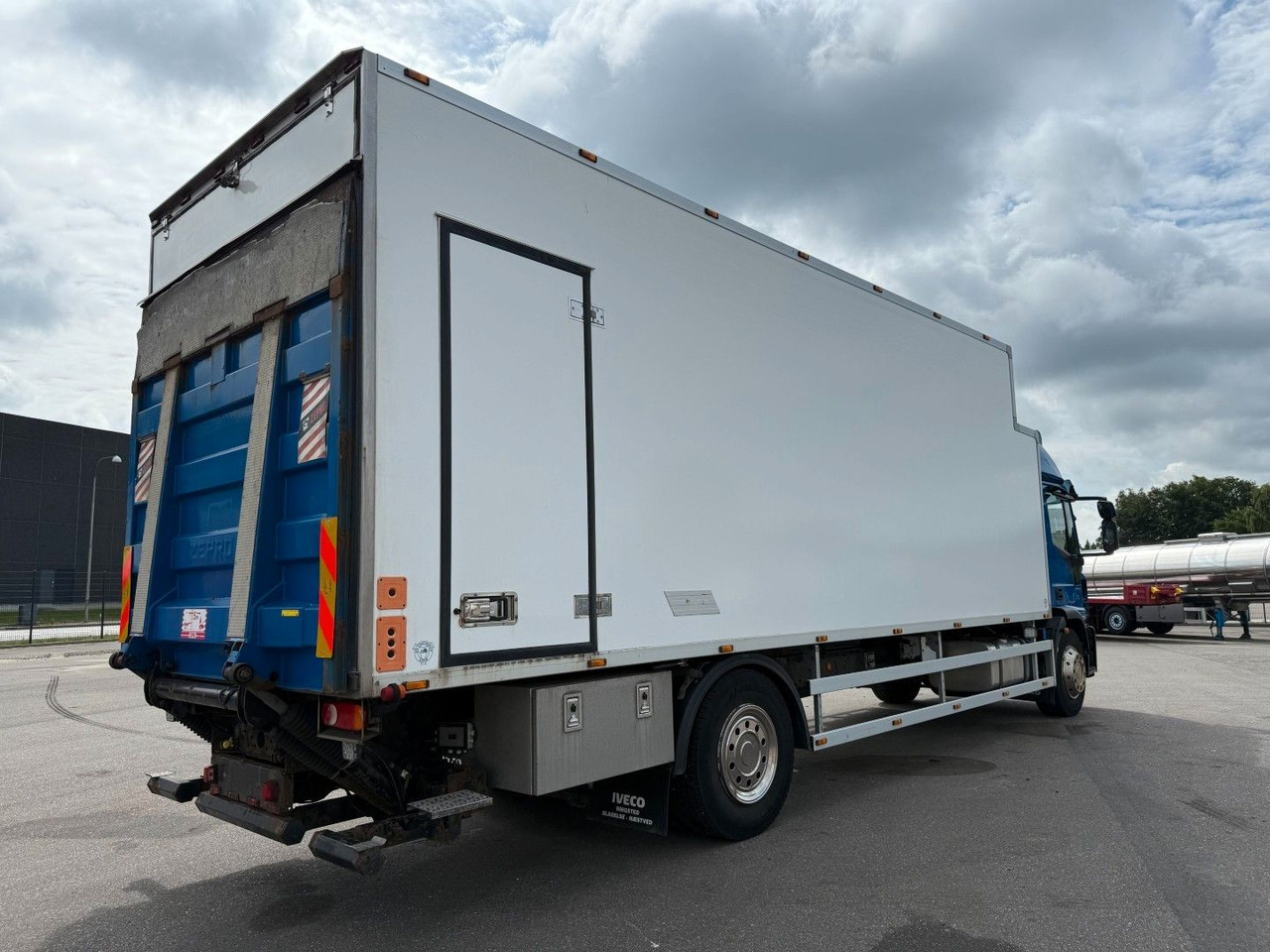 Iveco EuroCargo 180 E28 4x2 Thermo King T-1000R - Truk berpendingin: gambar 3 Iveco EuroCargo 180 E28 4x2 Thermo King T-1000R - Truk berpendingin: gambar 3
