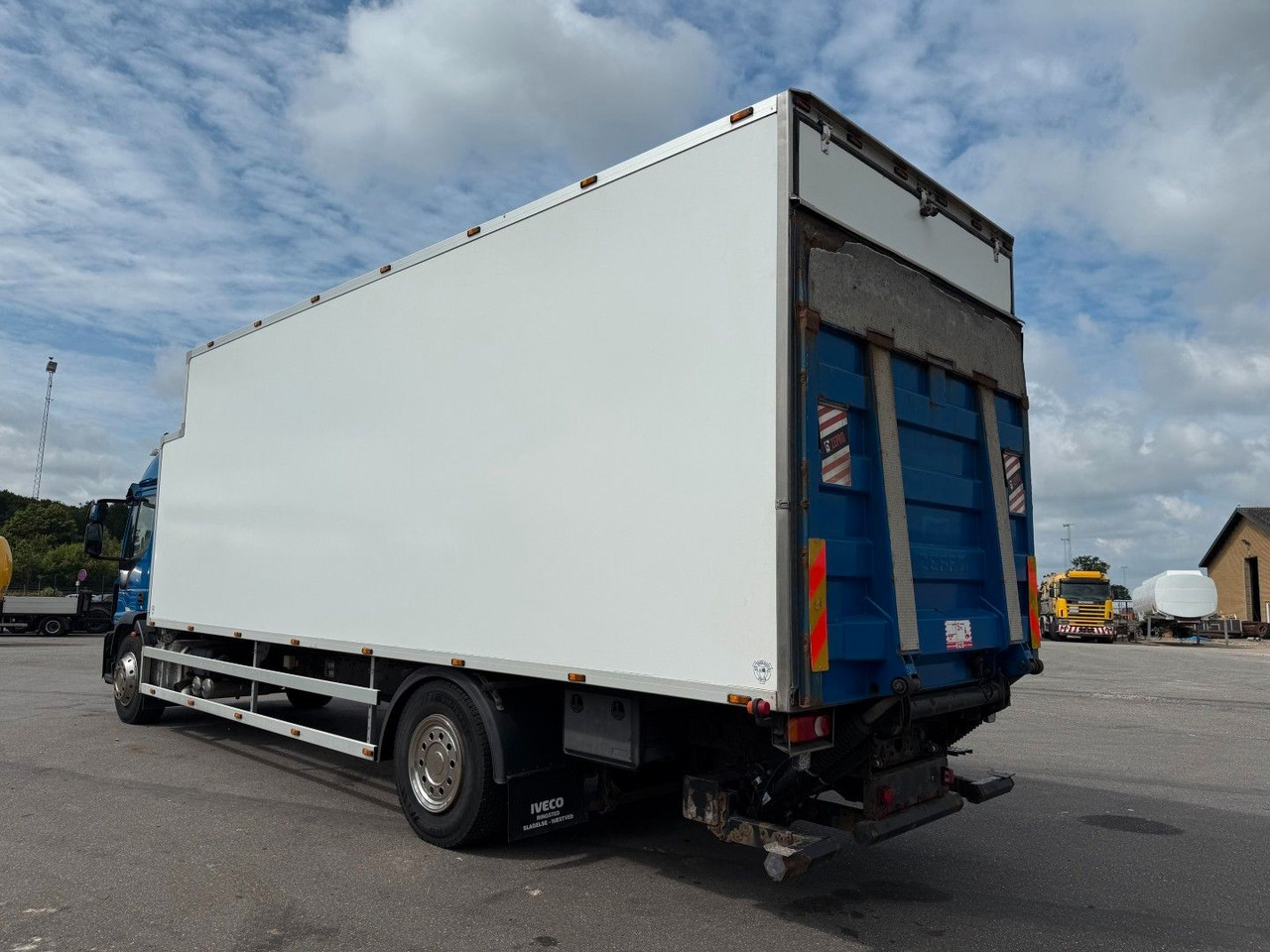Iveco EuroCargo 180 E28 4x2 Thermo King T-1000R - Truk berpendingin: gambar 4 Iveco EuroCargo 180 E28 4x2 Thermo King T-1000R - Truk berpendingin: gambar 4
