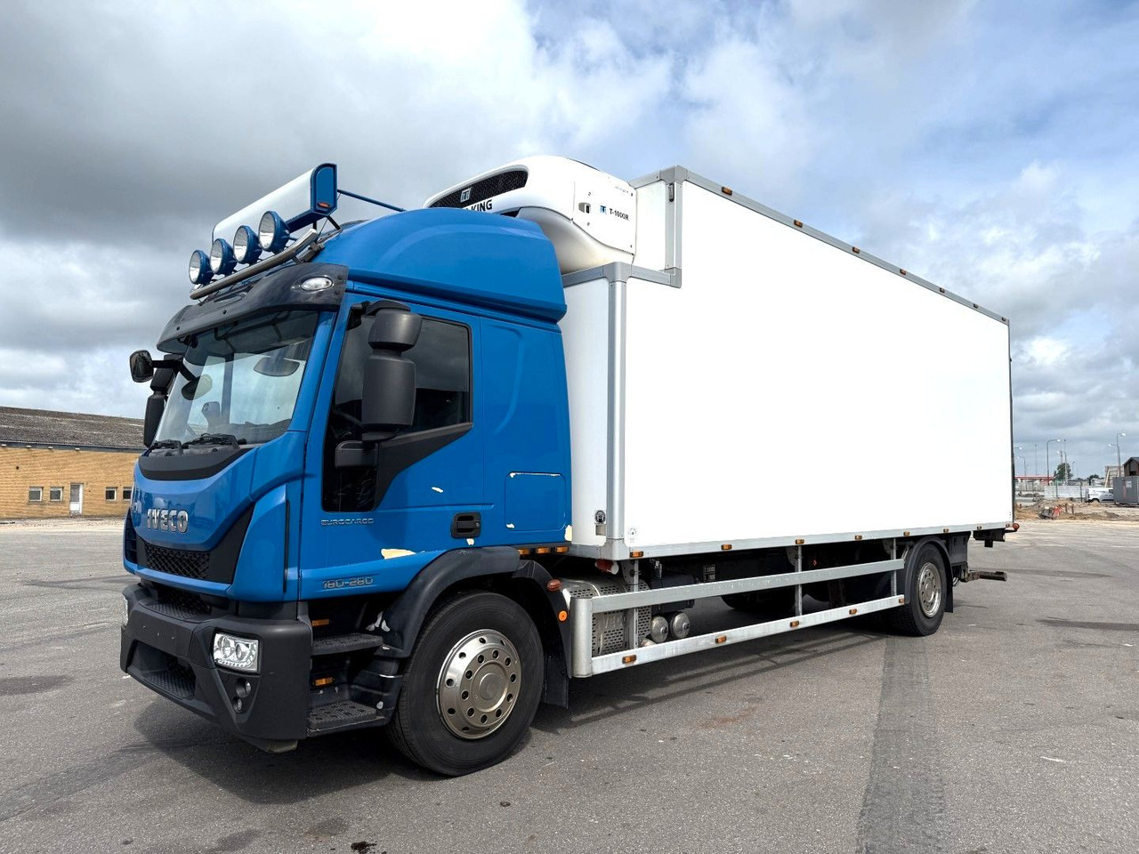 Iveco EuroCargo 180 E28 4x2 Thermo King T-1000R - Truk berpendingin: gambar 1 Iveco EuroCargo 180 E28 4x2 Thermo King T-1000R - Truk berpendingin: gambar 1