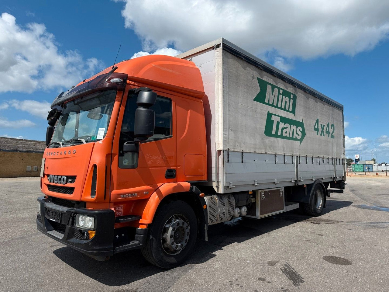 Iveco EuroCargo 180 E28 Euro 6 Freight Iveco EuroCargo 180 E28 Euro 6 Freight / Pritsche - Truk dengan terpal samping: gambar 1 Iveco EuroCargo 180 E28 Euro 6 Freight Iveco EuroCargo 180 E28 Euro 6 Freight / Pritsche - Truk dengan terpal samping: gambar 1
