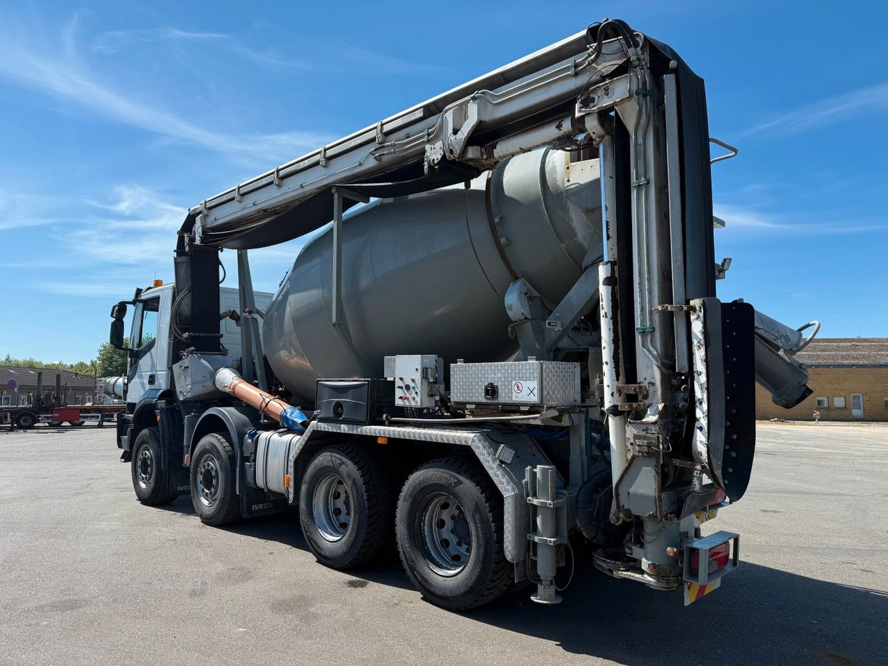 Iveco X-Way 400 8x4 Imer LT8XL Belt LT1601 - Truk pengaduk beton: gambar 4 Iveco X-Way 400 8x4 Imer LT8XL Belt LT1601 - Truk pengaduk beton: gambar 4