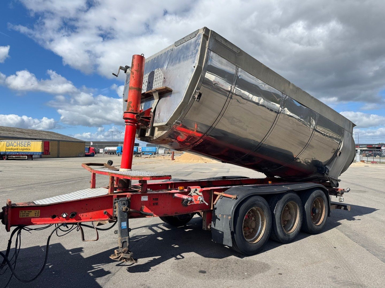 Kel-Berg 3 axle Asphalt tipper / Asphalt Kipper - Trailer jungkit: gambar 1 Kel-Berg 3 axle Asphalt tipper / Asphalt Kipper - Trailer jungkit: gambar 1