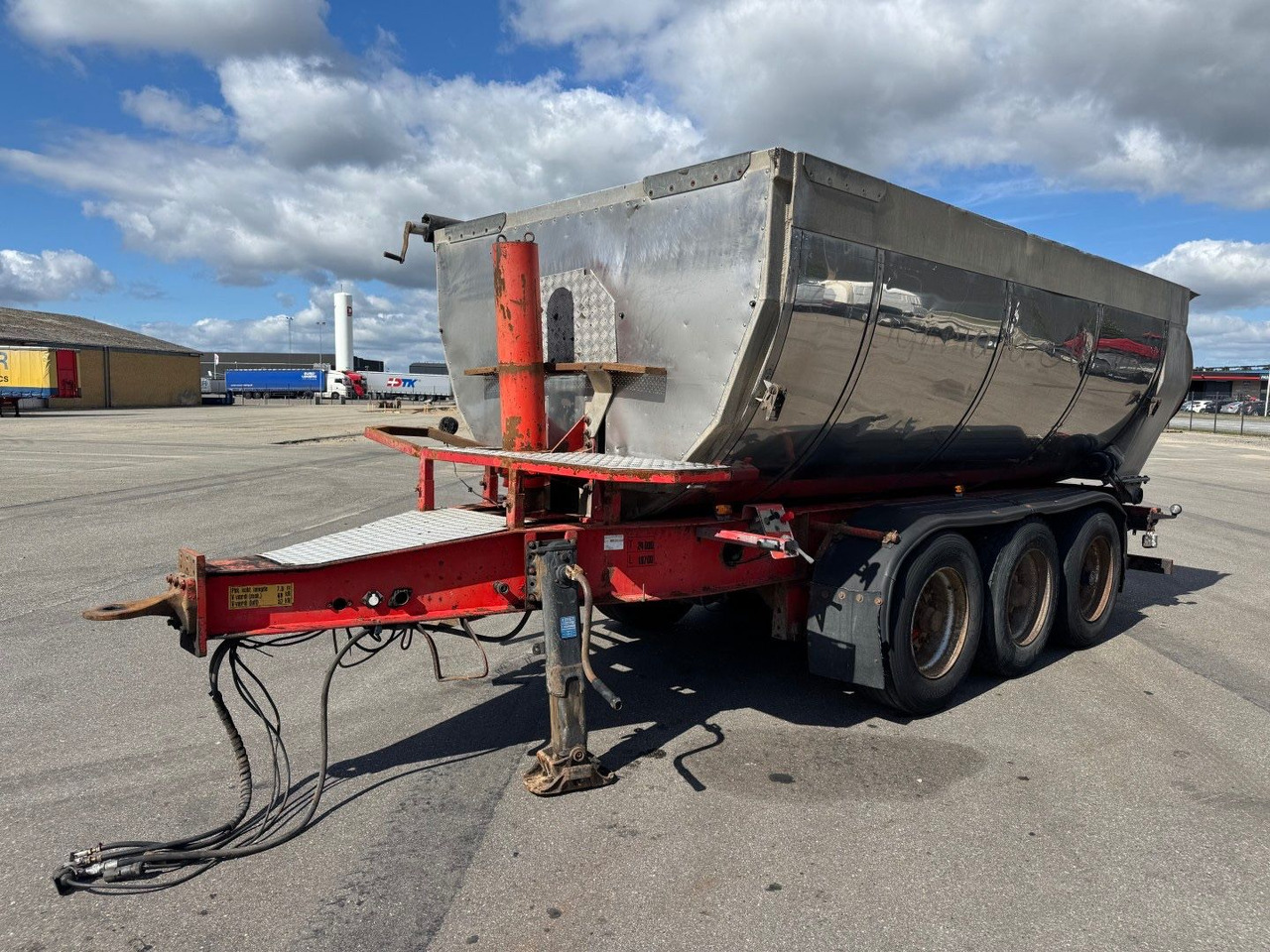 Kel-Berg 3 axle Asphalt tipper / Asphalt Kipper - Trailer jungkit: gambar 2 Kel-Berg 3 axle Asphalt tipper / Asphalt Kipper - Trailer jungkit: gambar 2