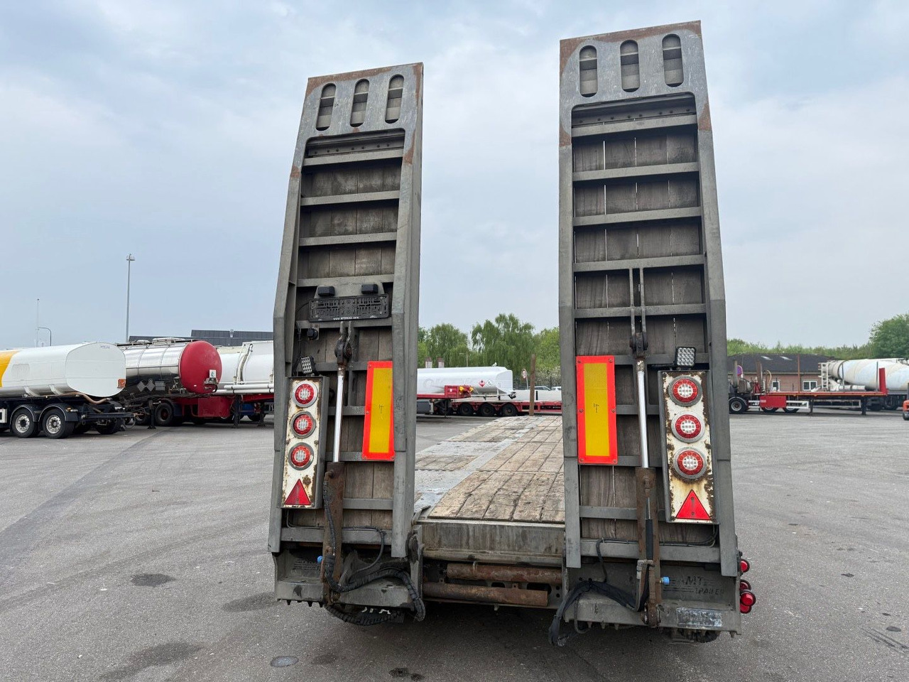 MTDK 4 Achsen 30 t. Maschinen Hydr. rampen - Trailer low bed: gambar 5 MTDK 4 Achsen 30 t. Maschinen Hydr. rampen - Trailer low bed: gambar 5